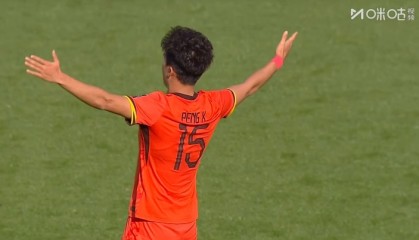 开云棋牌入口-逆足爆射攻破袋鼠球门！彭啸破门后双手张开模仿贝林厄姆庆祝